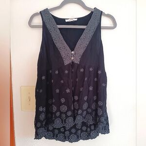 Cute Sleeveless black open-front top (M)